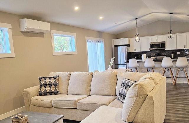 Minutes to Charlottetown - Three Bedroom, King Beds, Family friendly.