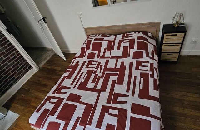 Small duplex of 35mc Montluçon city center 10 minutes walk from train station