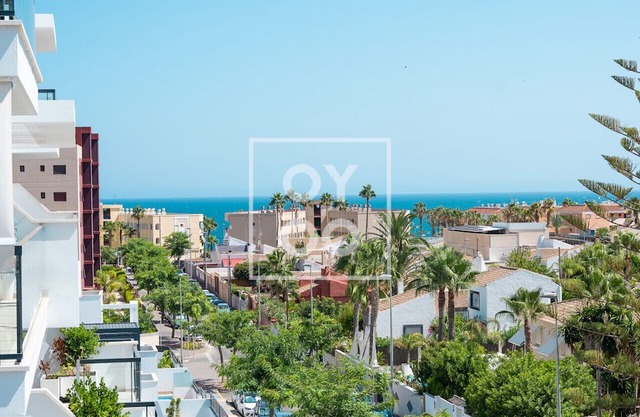 Cobalt Canvas Residence, Luxury Seaview Flat, by OYOOSTAYS