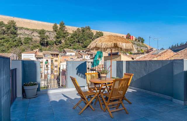 Apartment 'Àtic 1' mit privater Terrasse, WLAN und Klimaanlage
