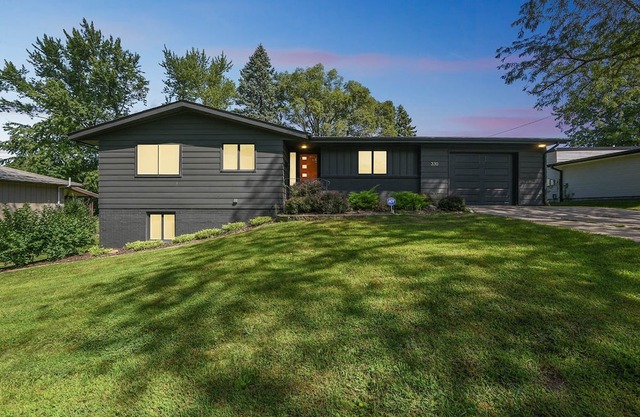 NEW! Iowa City 4BR Backyard Walk to Stadium