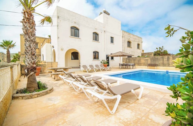 Hgieri - Four Bedroom Villa, Sleeps 8