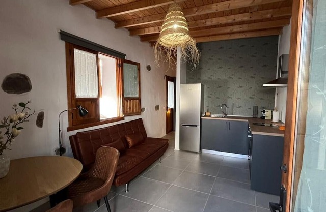 Ferienwohnung 'Haría' mit Bergblick, Gemeinschaftspool und WLAN