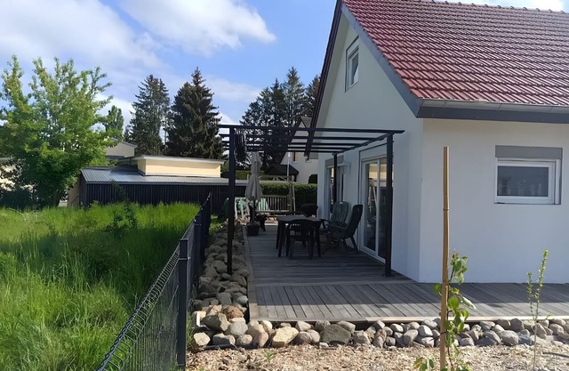 Ferienhaus 'Ferienhaus Schw Agnes' mit Seeblick, privater Terrasse und WLAN
