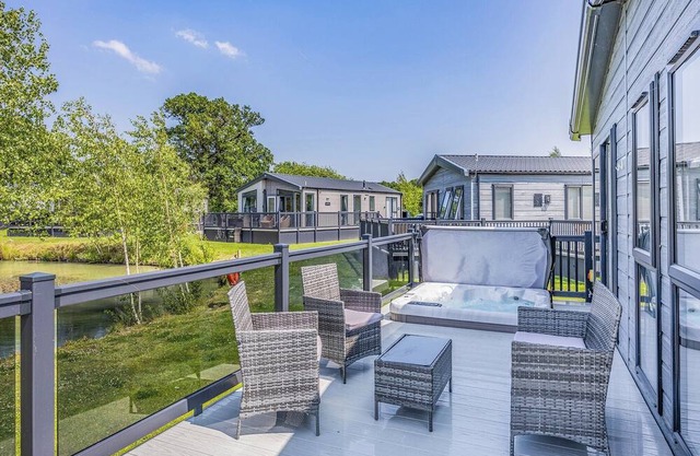 Monument Lakeside Lodge Pet Friendly