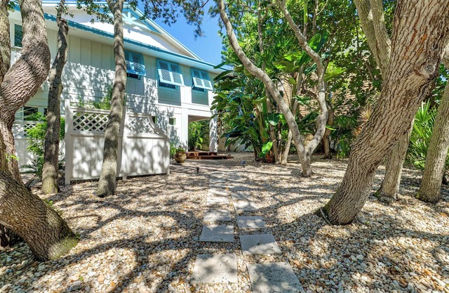 Walk to Wabasso Beach: Home w/ Hot Tub & Bikes