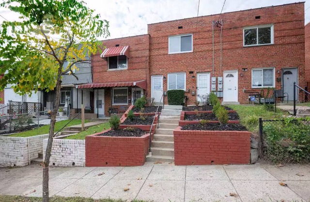 Cozy Brentwood Suite, Fully Furnished Home in Washington, D.C.