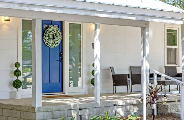 Cozy Coastal Cottage