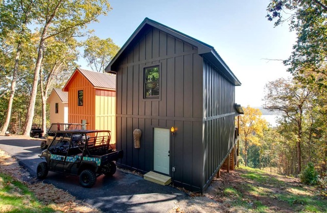 Magical Family Cabin with Breathtaking Beauty and Modern Interior in Alabama