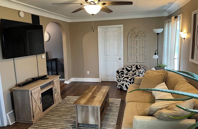 Cozy 1 Bedroom Home, Lake Erie