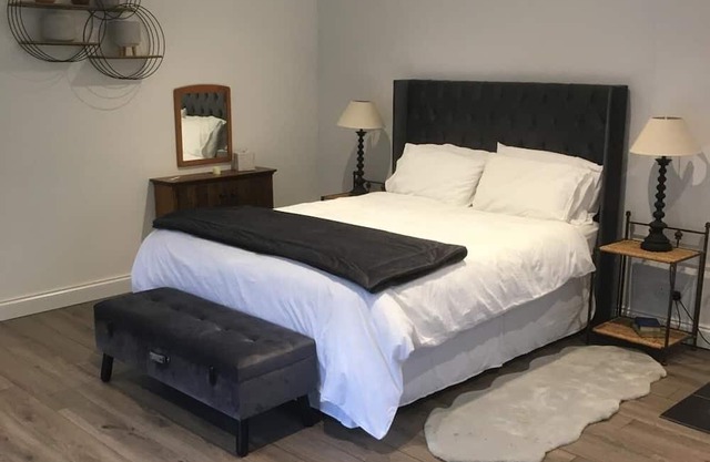 Charming country retreat -Lakeview Cottage with Hot tub