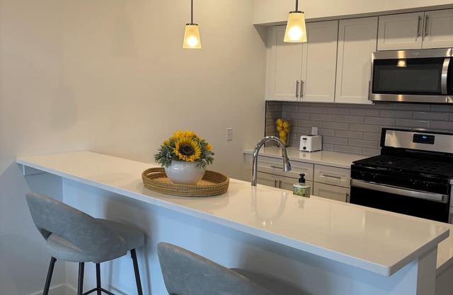 Adorable apartment in an elevator building near Encore Boston Harbor!