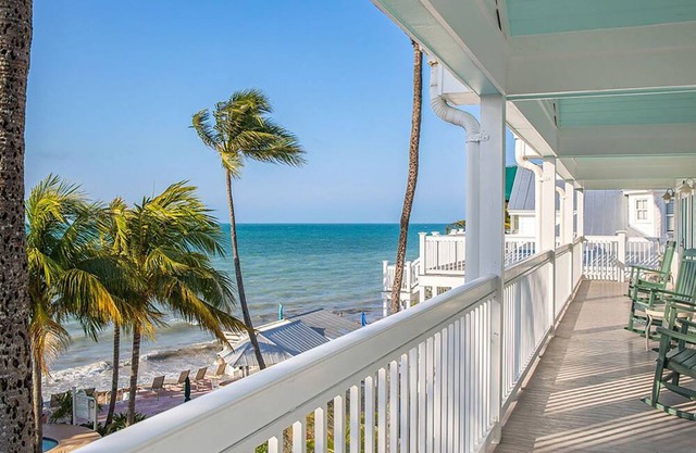 𝐅𝐢𝐧𝐝𝐢𝐧𝐠 𝐌𝐞𝐢𝐥𝐢’𝐬 Beachfront Coconut Resort near Southernmost Pointe