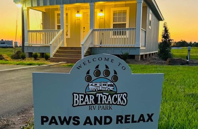 Welcoming cottage with AC in charming Lucedale