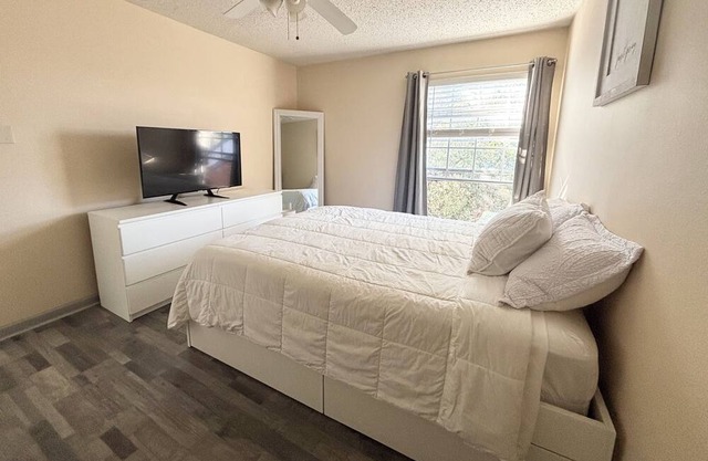Cozy 1-bedroom condo with AC in San Antonio