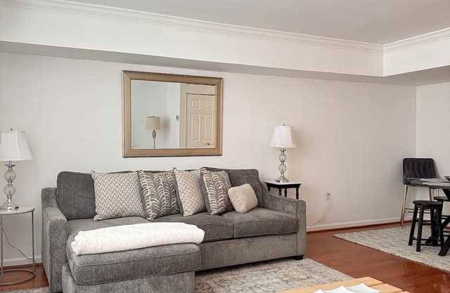 Enjoyable townhome with AC in charming Alexandria