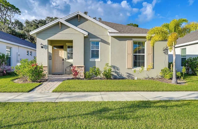 Near River & Parks: LaBelle Family Home w/ Patio