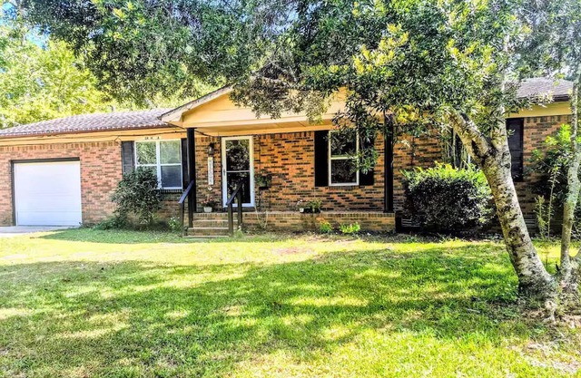 W Milton 15 min to downtown PCola and beaches