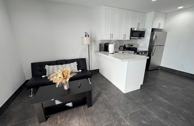 Clewiston Comfort #2 – Modern 1BR Escape