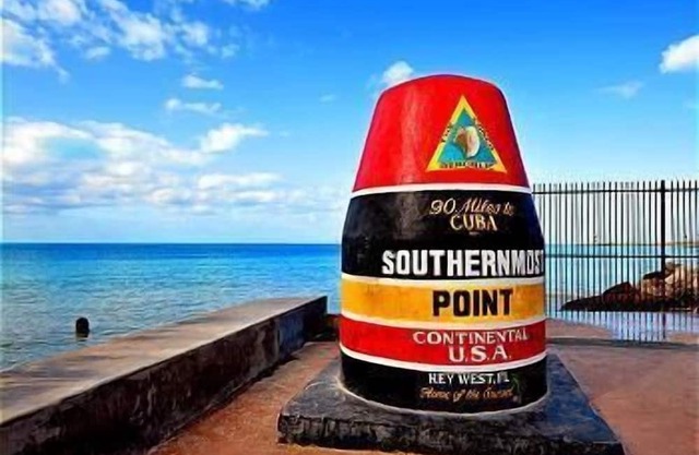 Grinnell Old Town Hideaway Newly Renovated 1 Bed Apartment