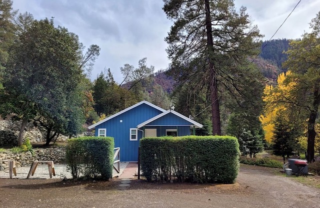 Beautiful Blue Cabin Nestled on a Hill with Beautiful Mountain Views for a Relaxing Getaway by the Trinity River in California