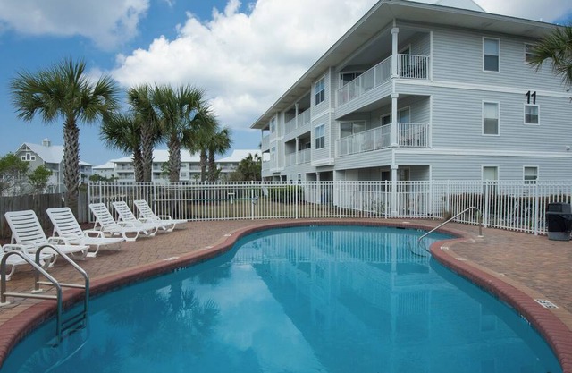 Beachside Villas - Steps From the Gulf, Gulf Views, 2 Pools - Sleeps 8