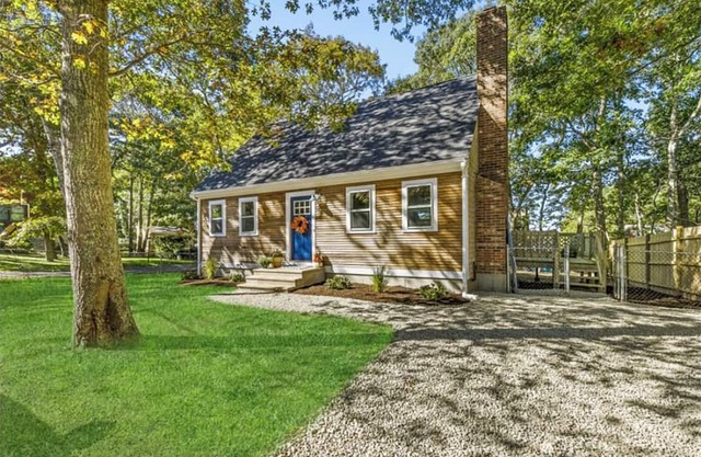 Marvelous 4-bed 2-bath house in Plymouth, walking distance to the beach.