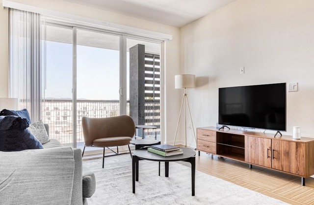 Deluxe Marina del Rey 2BR w/Pool & Gym, steps to beach, by Blueground
