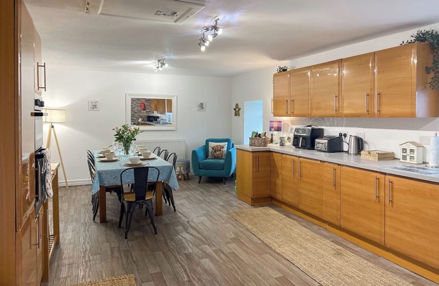 4 bedroom accommodation in Cumnock