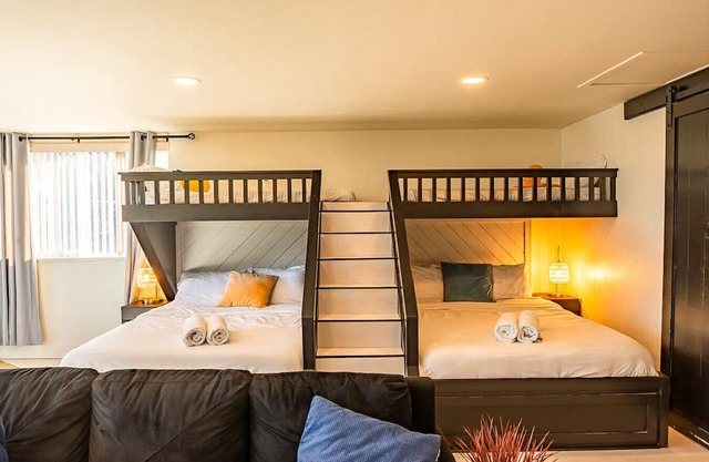 Azalea Landing: Family Fun Hot Tub Games Custom Bunks Near Beach Fur Friend