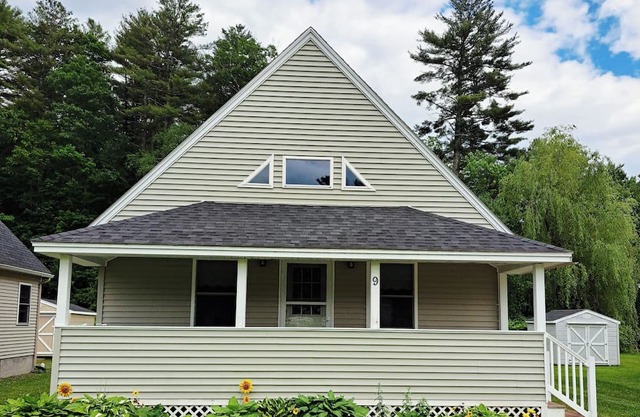 Cozy Sunshine Cottage on Woodbury Pond
