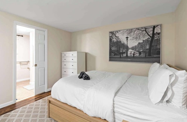 Quiet Studio Getaway w/Washer/Dryer & Parking