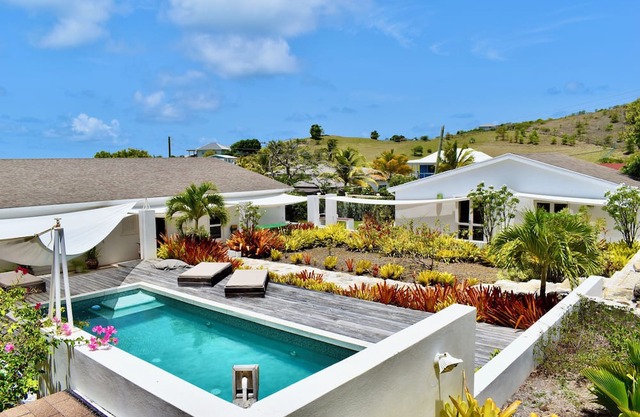 Villa Annalibe–Oceanfront 5-Bedroom Villa with Pool near English Harbour Antigua