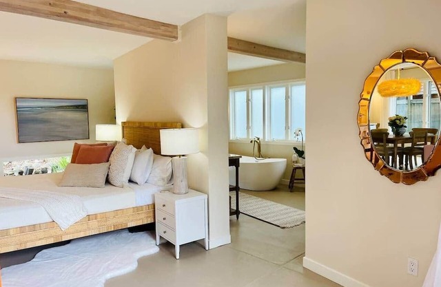 Walk to Downtown Sebastopol * Luxe Vacation Studio