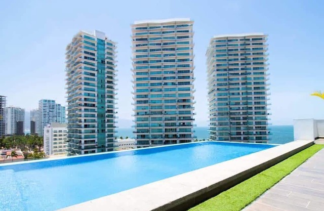 Ocean View Roof Pool BBQ Gym, Walk to Beach