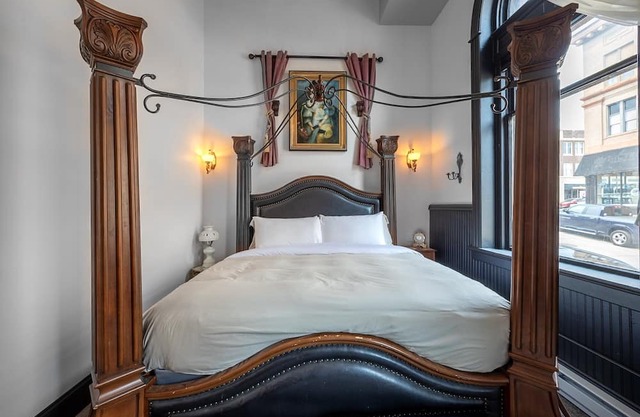Oliver Inn | Suite 9 | Knudsen