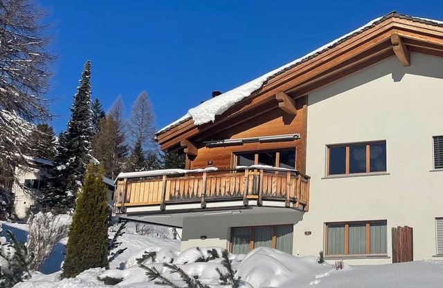 Angenehme Wohnung für 8 Personen mit W-LAN, TV und Balkon