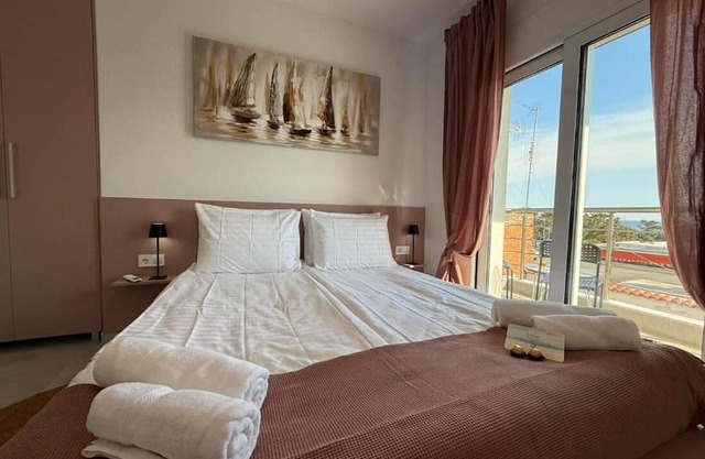 Maria One-Bedroom with garden, Jacuzzi and BBQ