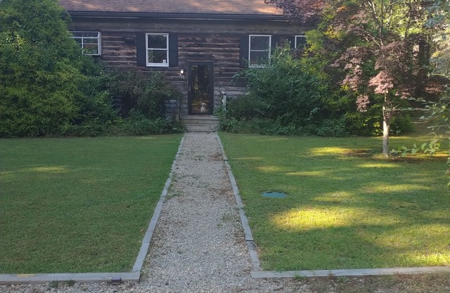 Cozy 2-bedroom cabin in charming Plymouth with AC, WiFi
