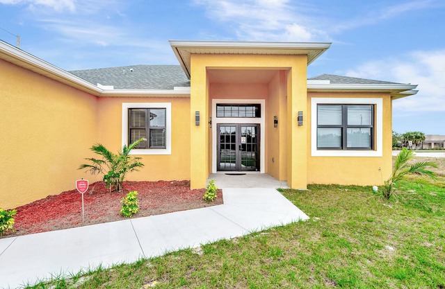 HUGE Home in Lehigh Acres Near RSW International Airport and JetBlue Park.