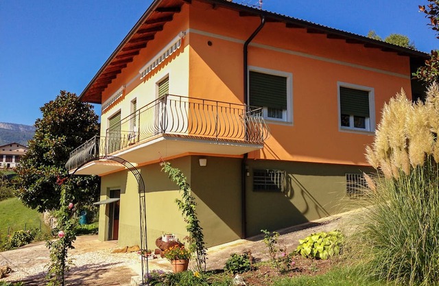 Charmante Villa mit großem Garten – Nähe Gardasee & Skigebiete