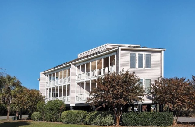 Edisto Island: 2 Bed/2 Bath Resort Retreat