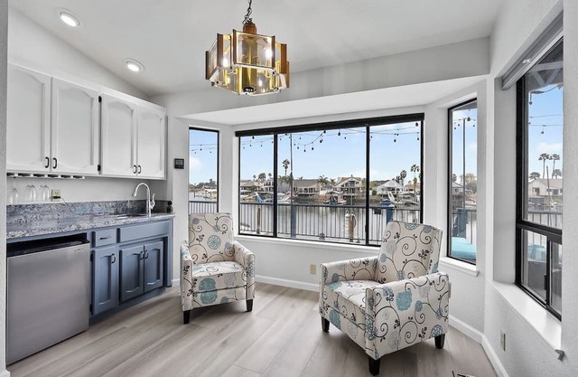 5 Star Rated Waterfront Oasis - Private boat dock