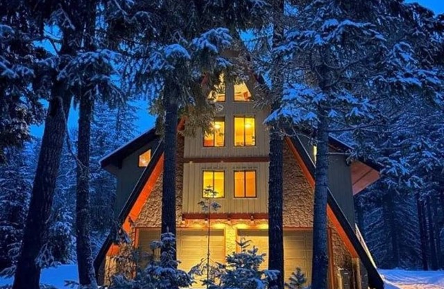 Enchanted River A-Frame. Secluded retreat with game room, hot tub, yard games!
