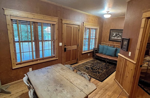 Cozy cabin #1 & AC, WiFi in Almo ID by City of Rocks National Park