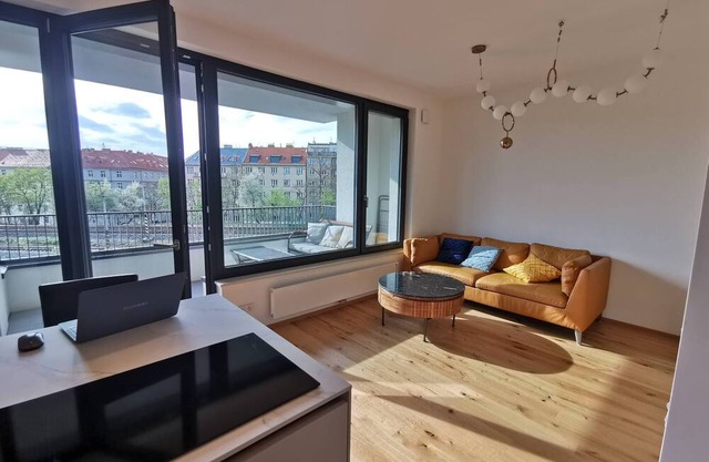 Kostenlose Parkplätze, zentrale Lage, Nuslesky Pivovar Sonnenuntergang Balkon na