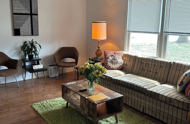 Cozy on Page Street! Vintage vibe with modern amenities. Bring the kids & pets!