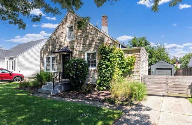 Updated 2BR/2 full bath home w/outdoor space near all Buffalo destinations