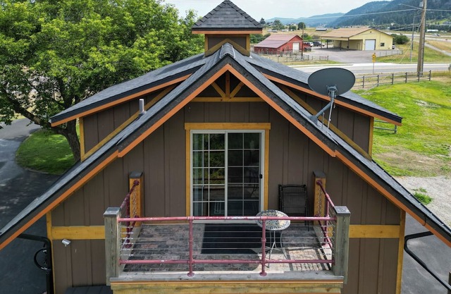 Garage Mahal Loft - Studio Apartment for 2 people!