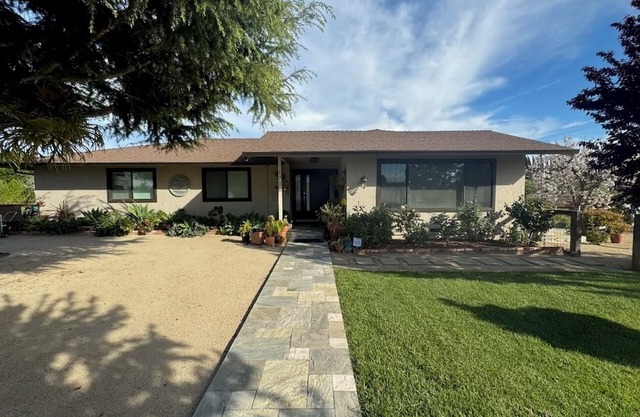 The Orchard Oasis--spacious 5 bedrm luxury private home with pool and spa